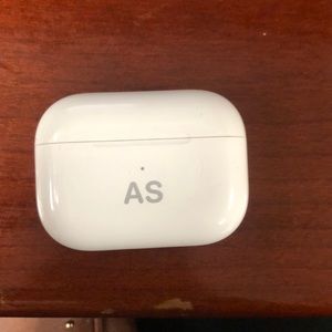 AirPods Pro NEW. fast and long lasting charger.